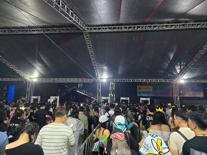 Gần 50.000 khán giả "cháy" hết mình cùng "ông hoàng" Kpop G-Dragon trong đêm diễn thứ 2 - Ảnh 16.