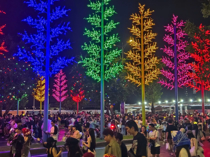 Gần 50.000 khán giả "cháy" hết mình cùng "ông hoàng" Kpop G-Dragon trong đêm diễn thứ 2 - Ảnh 3.