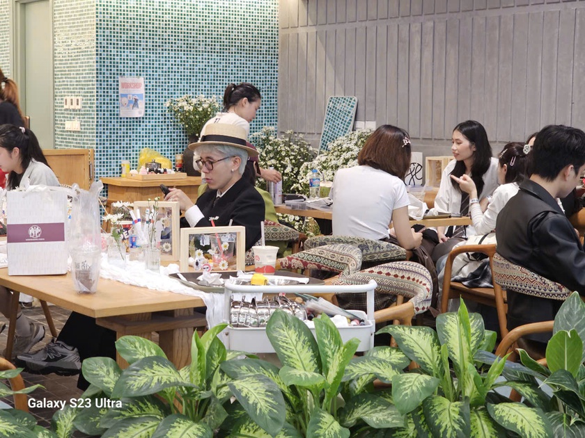 Gần 50.000 khán giả "cháy" hết mình cùng "ông hoàng" Kpop G-Dragon trong đêm diễn thứ 2 - Ảnh 11.