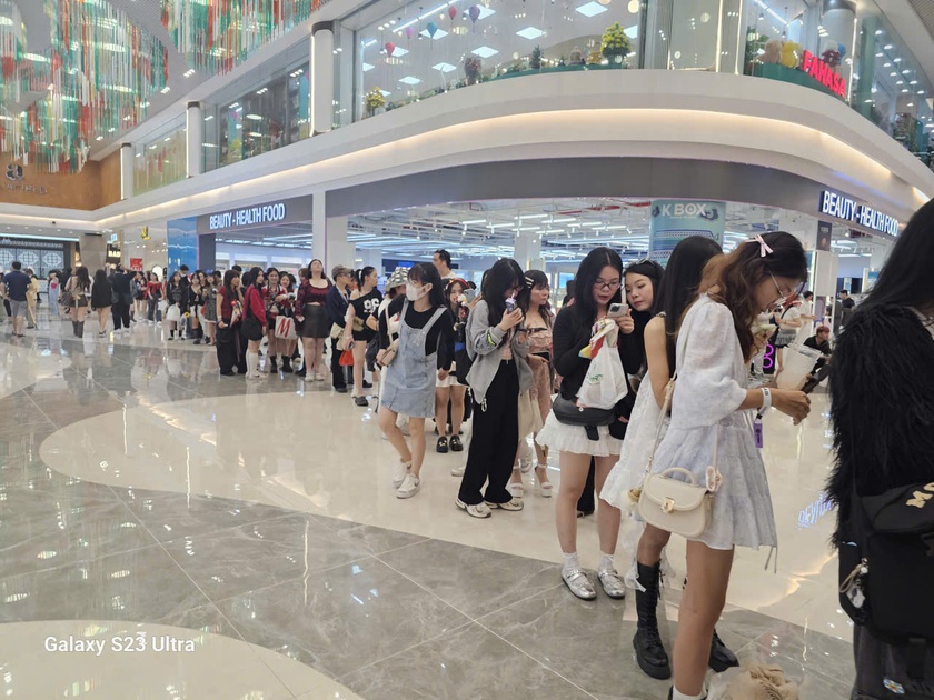 Gần 50.000 khán giả "cháy" hết mình cùng "ông hoàng" Kpop G-Dragon trong đêm diễn thứ 2 - Ảnh 8.