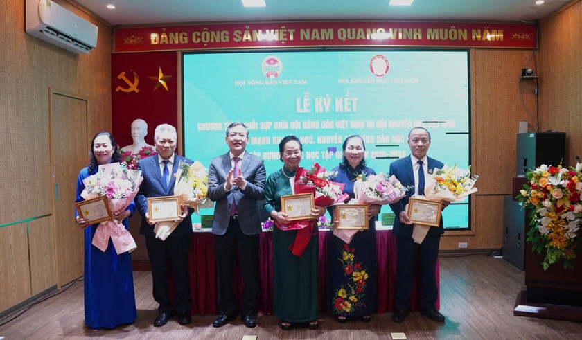 Hội Khuyến học Việt Nam và Hội Nông dân Việt Nam ký kết chương trình phối hợp giai đoạn 2025-2030 - Ảnh 9.