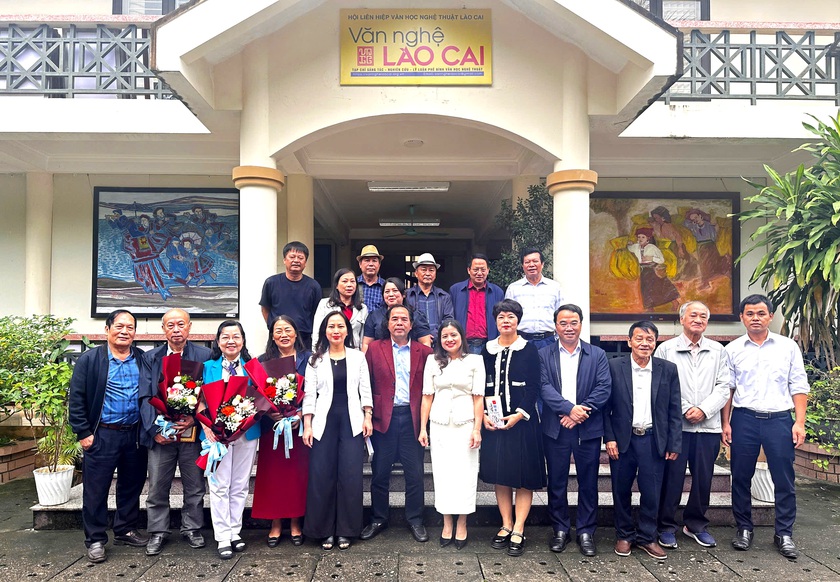 Trao giải Cuộc thi viết ký "Vì một Lào Cai xanh, hài hòa, bản sắc và hạnh phúc" - Ảnh 8.