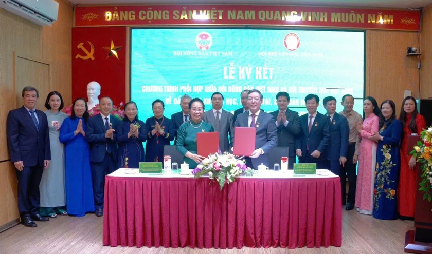 Hội Khuyến học Việt Nam và Hội Nông dân Việt Nam ký kết chương trình phối hợp giai đoạn 2025-2030 - Ảnh 1.