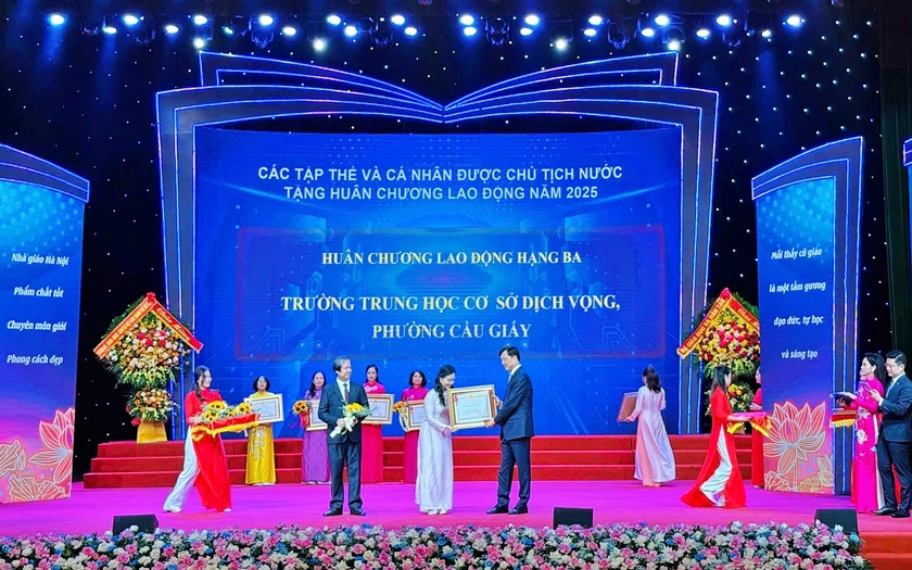 Trường THCS Dịch Vọng đón nhận Huân chương Lao động hạng Ba với 70 năm hành trình vun đắp tri thức - Ảnh 5.