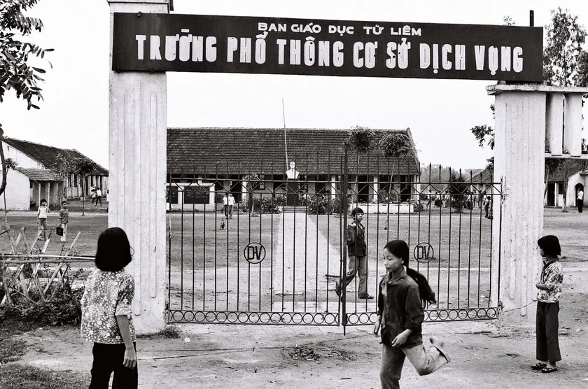 Trường THCS Dịch Vọng đón nhận Huân chương Lao động hạng Ba với 70 năm hành trình vun đắp tri thức - Ảnh 2.