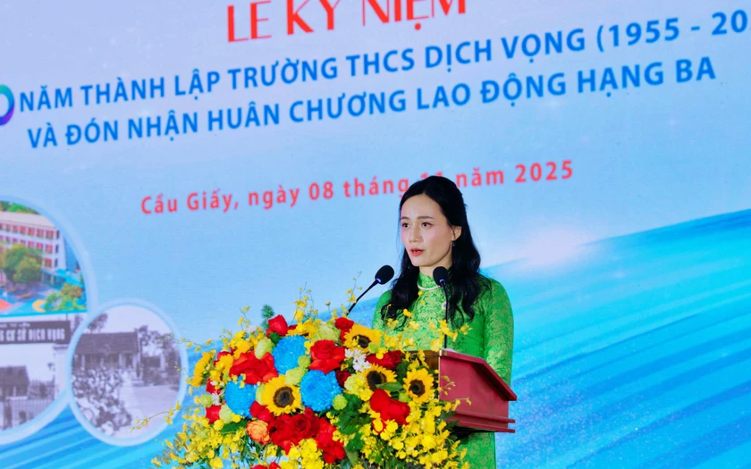 Trường THCS Dịch Vọng đón nhận Huân chương Lao động hạng Ba với 70 năm hành trình vun đắp tri thức - Ảnh 9.