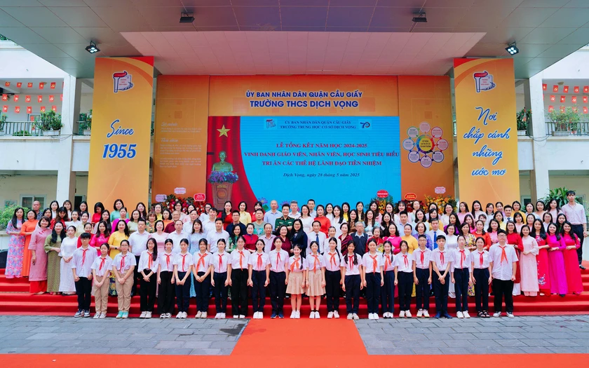 Trường THCS Dịch Vọng đón nhận Huân chương Lao động hạng Ba với 70 năm hành trình vun đắp tri thức - Ảnh 6.