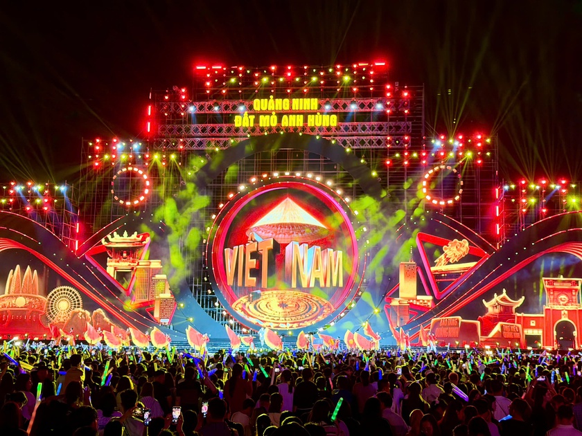 Quảng Ninh: Hơn 30.000 khán giả "cháy" hết mình tại concert "Quảng Ninh - Đất mỏ anh hùng" - Ảnh 1.