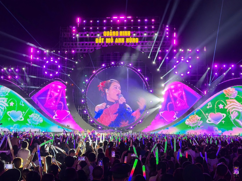 Quảng Ninh: Hơn 30.000 khán giả "cháy" hết mình tại concert "Quảng Ninh - Đất mỏ anh hùng" - Ảnh 7.