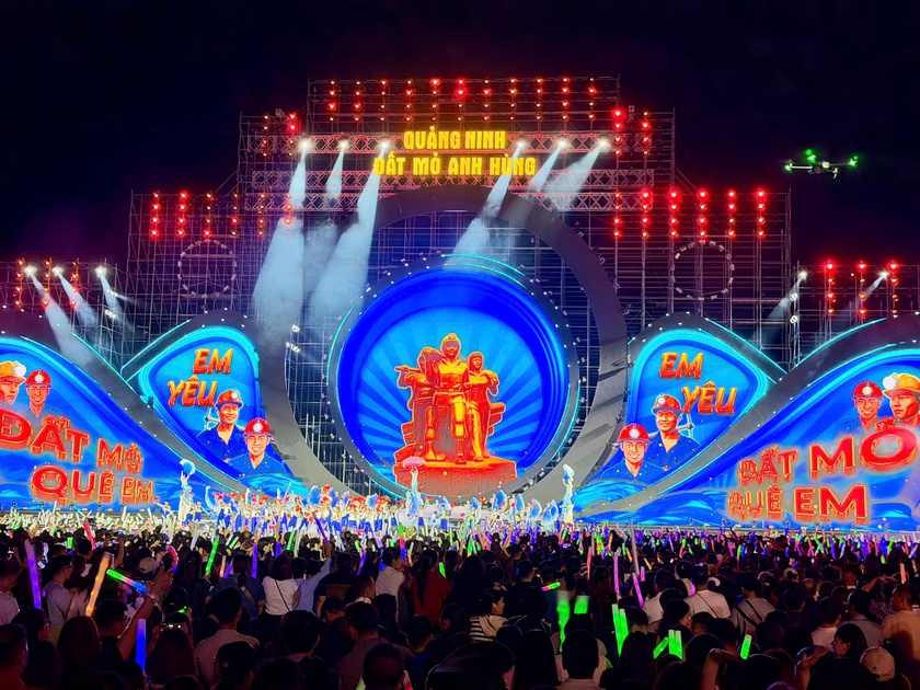 Quảng Ninh: Hơn 30.000 khán giả "cháy" hết mình tại concert "Quảng Ninh - Đất mỏ anh hùng" - Ảnh 6.