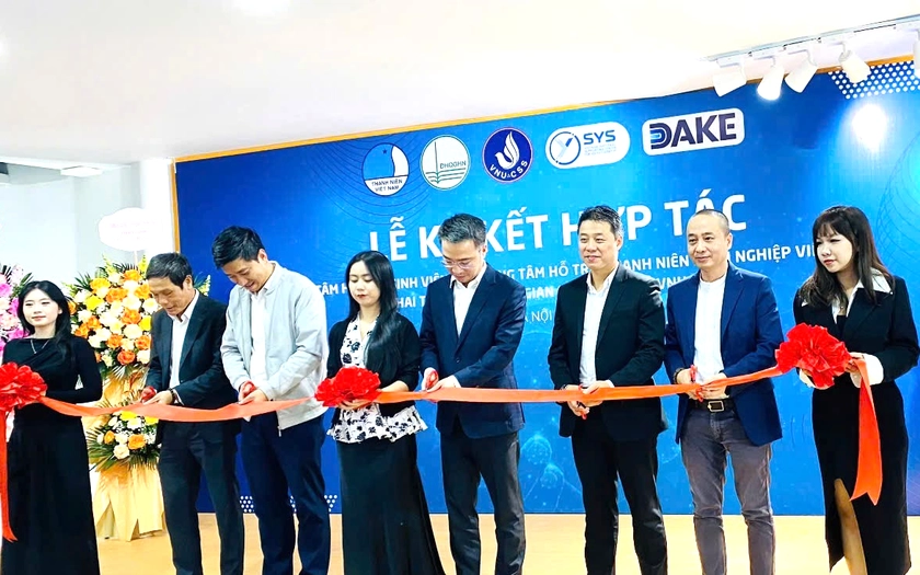 Trao tặng 500 suất Học bổng “Khởi nghiệp Kinh tế số”cho sinh viên Đại học Quốc gia Hà Nội  - Ảnh 1.