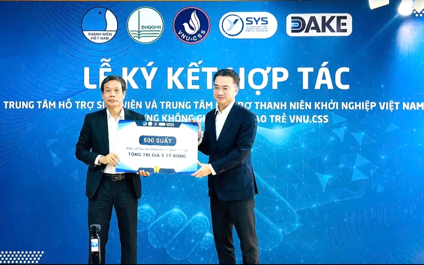 Trao tặng 500 suất Học bổng “Khởi nghiệp Kinh tế số”cho sinh viên Đại học Quốc gia Hà Nội  - Ảnh 2.