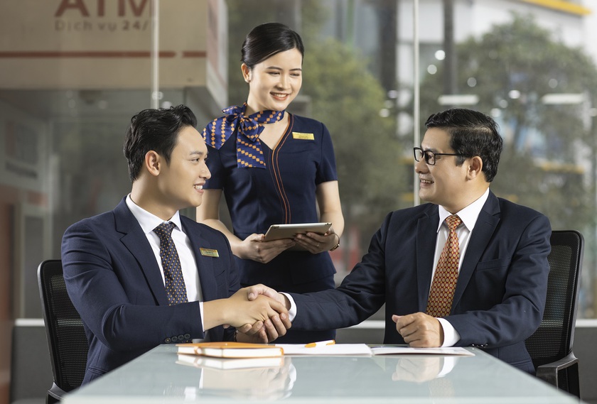 SHB triển khai nhiều chính sách ưu đãi cho khách hàng dịp cuối năm - Ảnh 1.