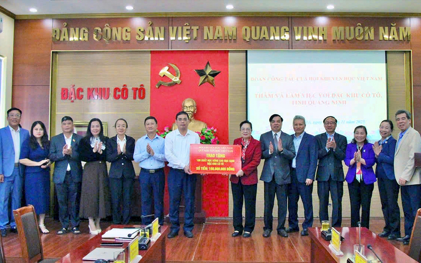 Trung ương Hội Khuyến học Việt Nam trao hỗ trợ học bổng tại Vân Đồn, Cô Tô (Quảng Ninh) - Ảnh 7.