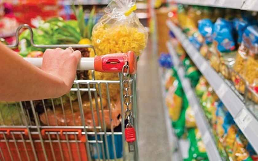 Nhu cầu hàng hóa, đặc biệt với những mặt hàng thiết yếu có nguy cơ tăng giá đột biến vào dịp cuối năm. Ảnh minh hoạ: IT