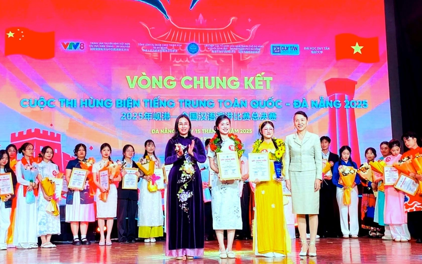 Hai nữ sinh viên Lào Cai giành giải Nhất cuộc thi hùng biện tiếng Trung toàn quốc - Đà Nẵng 2025 - Ảnh 1.