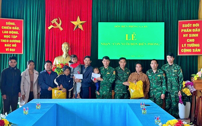 Đồn Biên phòng Ga Ry nhận nuôi hai trẻ mồ côi trong vụ sạt lở tại Hùng Sơn - Ảnh 2.