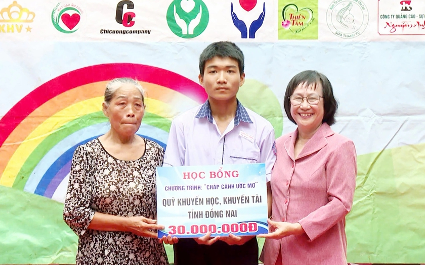 Nam sinh mồ côi ở Đồng Nai nhận học bổng 115 triệu đồng thực hiện ước mơ chinh phục tri thức - Ảnh 1.