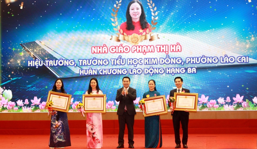 Lào Cai tuyên dương 8 tập thể và 263 nhà giáo tiêu biểu năm 2025 - Ảnh 1.
