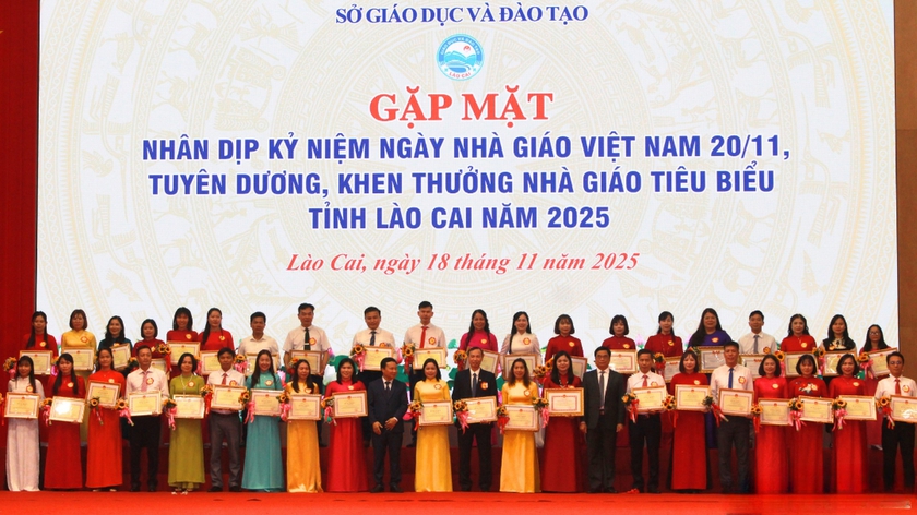 Lào Cai tuyên dương 8 tập thể và 263 nhà giáo tiêu biểu năm 2025 - Ảnh 3.