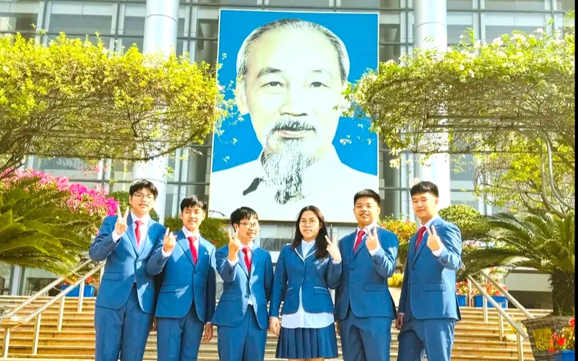 6 học sinh xuất sắc Trường THPT chuyên Hà Nội – Amsterdam dự kỳ thi Olympic Khoa học trẻ tại Nga - Ảnh 2.