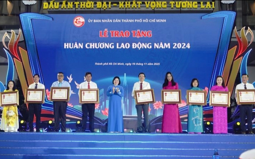 Tôn vinh nhà giáo tiêu biểu Thành phố Hồ Chí Minh và trao tặng Giải thưởng Võ Trường Toản lần thứ 28  - Ảnh 1.