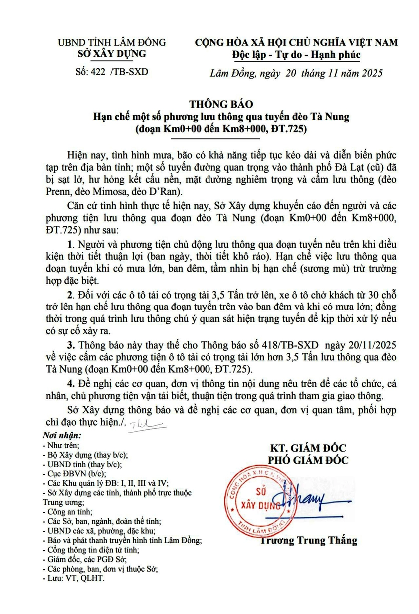 Hàng ngàn người Đà Lạt đổ xô đi mua xăng khi nghe tin cấm xe bồn gây tắc đường  - Ảnh 2.