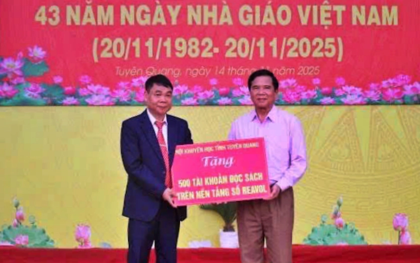 Hội Khuyến học Tuyên Quang trao 40 suất học bổng "Tân Trào tiếp sức đến trường" cho tân sinh viên vượt khó, đỗ đại học  - Ảnh 3.