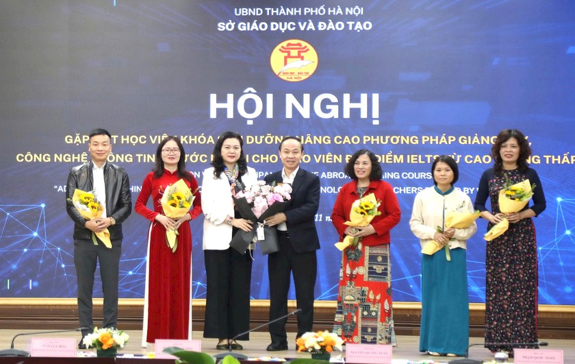 100 giáo viên Hà Nội tham gia khóa bồi dưỡng ứng dụng công nghệ thông tin tại Úc - Ảnh 1.