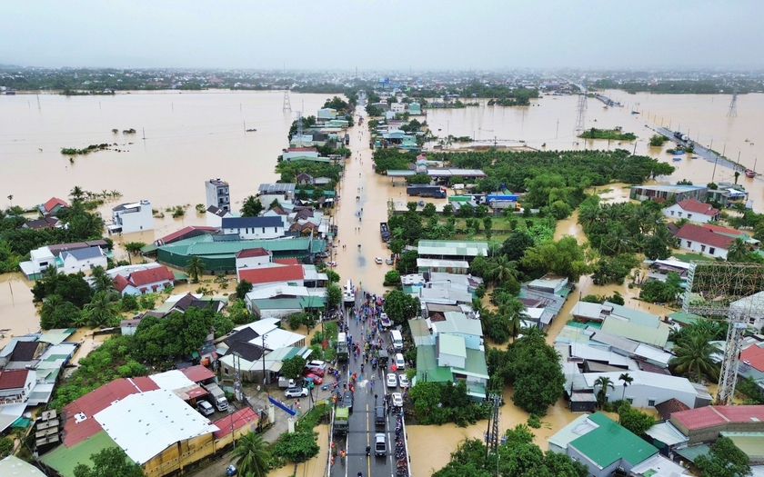 Thông báo Kết luận của Bộ Chính trị về khắc phục hậu quả mưa, lũ đặc biệt lớn ở miền Trung - Ảnh 1.