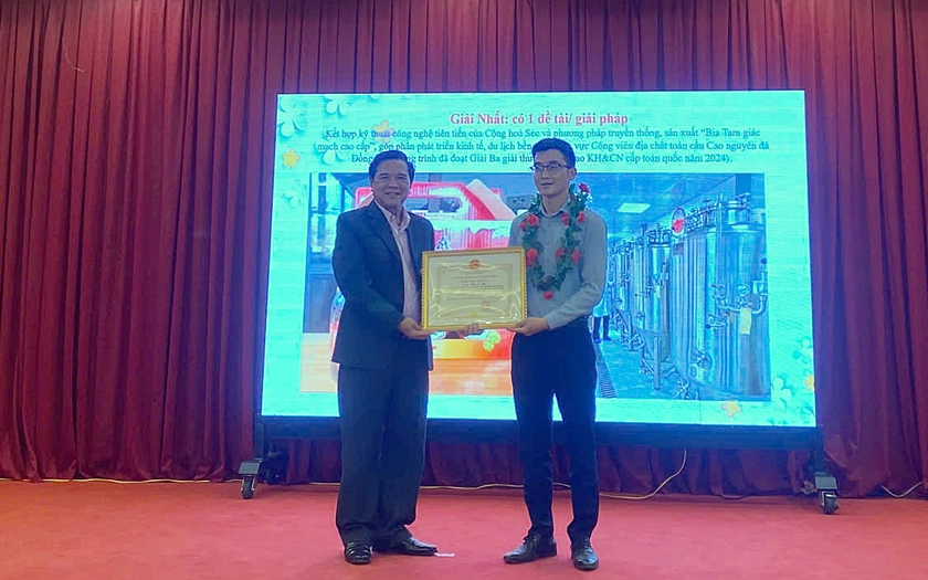 Hội Khuyến học Tuyên Quang trao thưởng học sinh đạt giải Cuộc thi Sáng tạo thanh thiếu niên, nhi đồng toàn quốc năm 2025 - Ảnh 2.