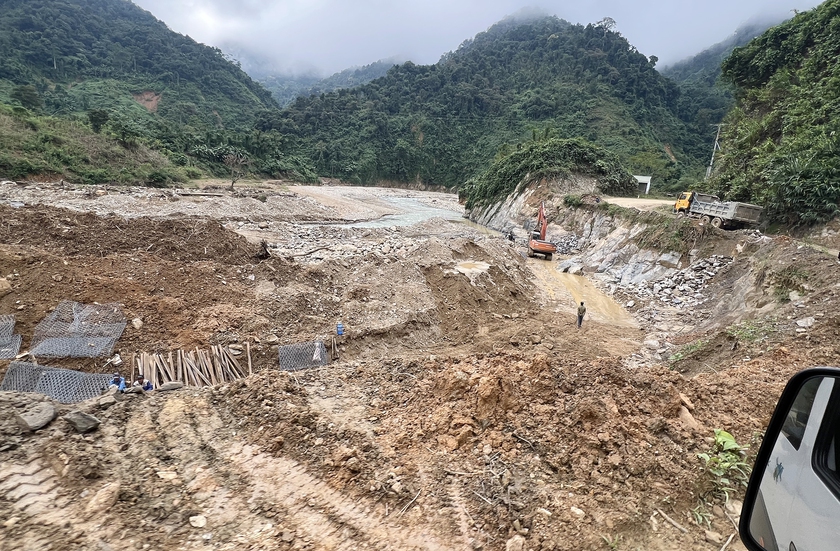 VISI kết nối yêu thương trao 160 triệu đồng cho đồng bào xã Nhôn Mai khắc phục bão lũ - Ảnh 2.