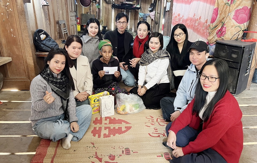 VISI kết nối yêu thương trao 160 triệu đồng cho đồng bào xã Nhôn Mai khắc phục bão lũ - Ảnh 5.