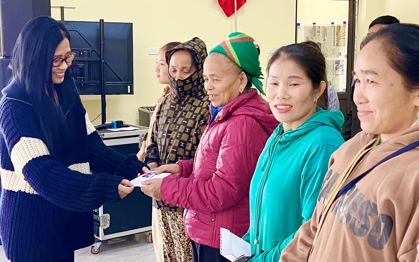 VISI kết nối yêu thương trao 160 triệu đồng cho đồng bào xã Nhôn Mai khắc phục bão lũ - Ảnh 14.