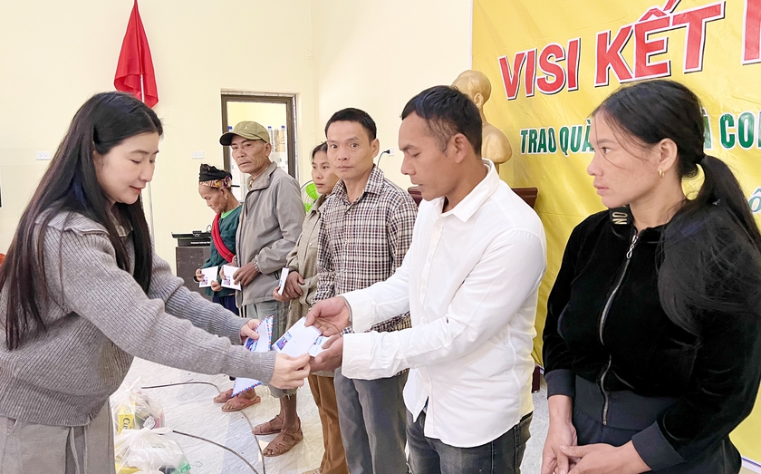 VISI kết nối yêu thương trao 160 triệu đồng cho đồng bào xã Nhôn Mai khắc phục bão lũ - Ảnh 9.