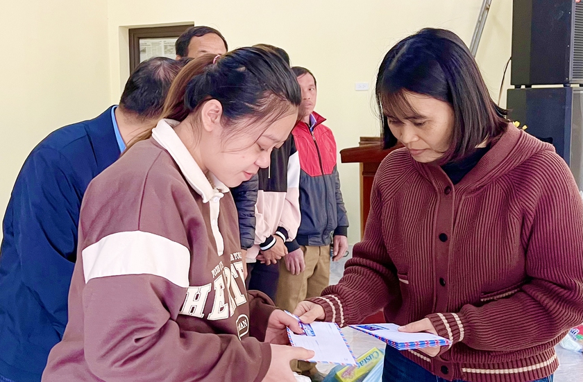 VISI kết nối yêu thương trao 160 triệu đồng cho đồng bào xã Nhôn Mai khắc phục bão lũ - Ảnh 15.