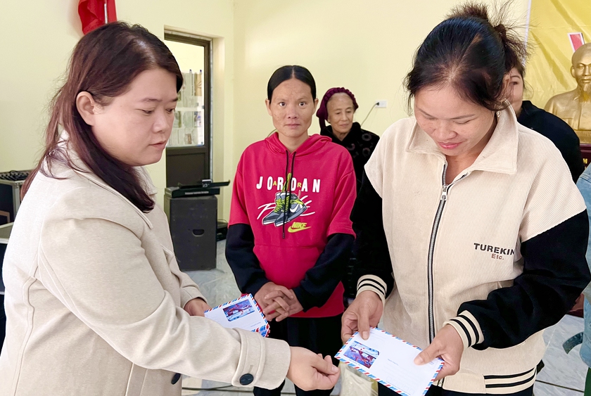 VISI kết nối yêu thương trao 160 triệu đồng cho đồng bào xã Nhôn Mai khắc phục bão lũ - Ảnh 16.