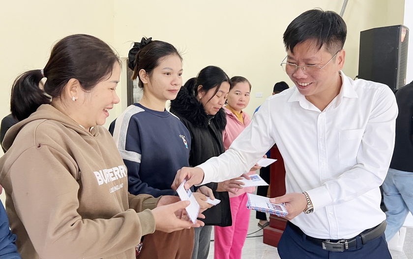 VISI kết nối yêu thương trao 160 triệu đồng cho đồng bào xã Nhôn Mai khắc phục bão lũ - Ảnh 8.