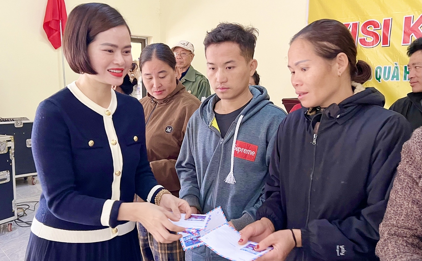 VISI kết nối yêu thương trao 160 triệu đồng cho đồng bào xã Nhôn Mai khắc phục bão lũ - Ảnh 7.