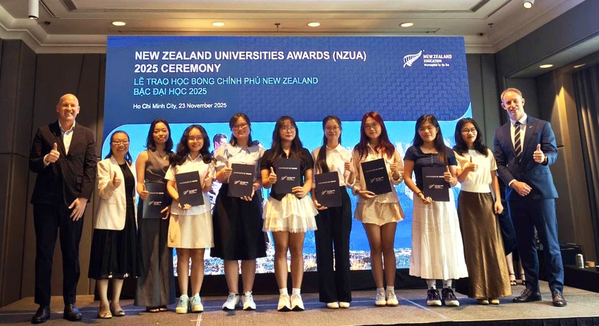 8 học sinh Việt Nam được trao học bổng hệ đại học đầu tiên của chính phủ New Zealand - Ảnh 1.