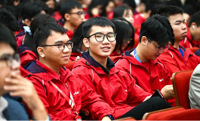 Xu hướng ngừng xét tuyển nhiều tổ hợp truyền thống, thay đổi phương thức xét tuyển đại học năm 2026 - Ảnh 1.