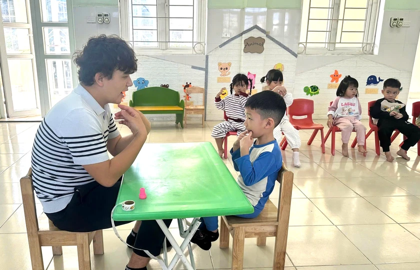 Bộ Giáo dục và Đào tạo điều chỉnh khung năng lực ngoại ngữ 7 cấp độ dùng cho Việt Nam - Ảnh 1.