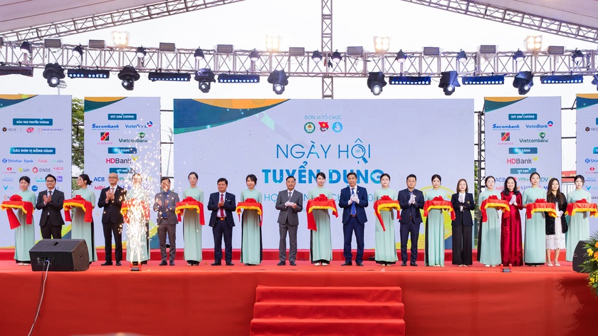 Agribank đồng hành cùng Ngày hội tuyển dụng 2025 Học viện Tài chính, mang đến cơ hội việc làm cho hàng nghìn sinh viên - Ảnh 2.