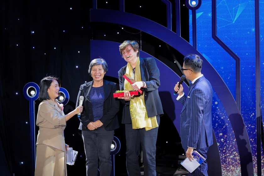 VinFuture mùa đầu tiên giữa đại dịch Covid-19: Biểu tượng của hy vọng và đoàn kết - Ảnh 1.