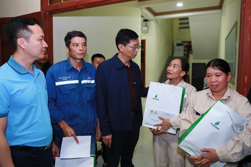 Ấm áp nghĩa tình Petrovietnam để kịp thời hỗ trợ các tỉnh miền Trung bị thiên tai - Ảnh 2.