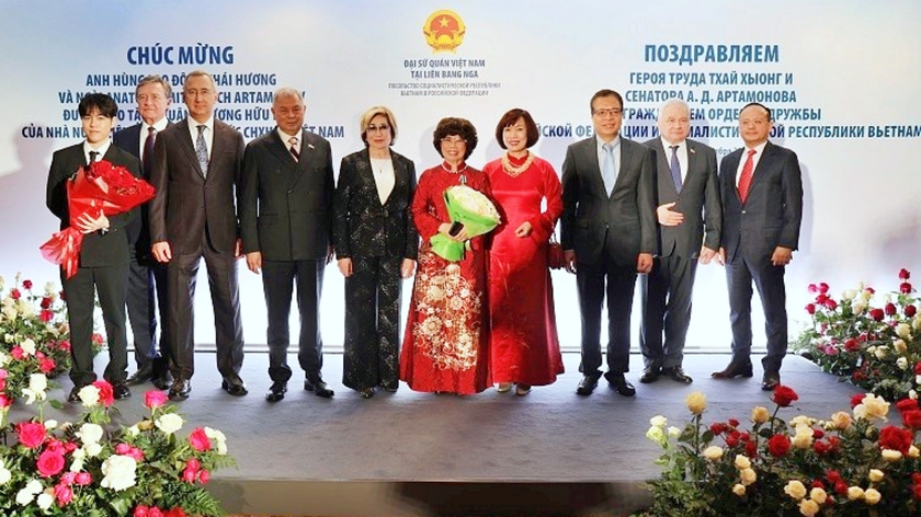 Tổng thống Nga Putin đích thân trao Huân chương Hữu nghị cho bà Thái Hương, Anh hùng Lao động Việt Nam - Ảnh 2.