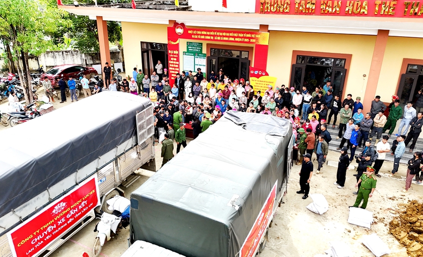 Trao tặng 15 tấn gạo cho người dân vùng cao Lào Cai bị thiệt hai do bão số 10- Ảnh 2. Trao tặng 15 tấn gạo cho người dân vùng cao Lào Cai bị thiệt hai do bão số 10- Ảnh 2.