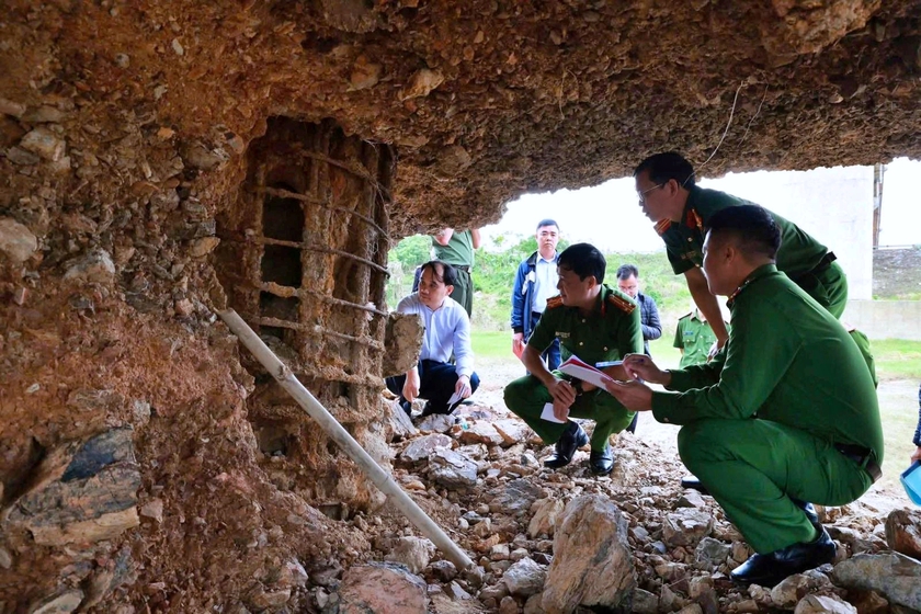 Công an Phú Thọ thông báo hiện trạng cầu sông Lô - Ảnh 2.