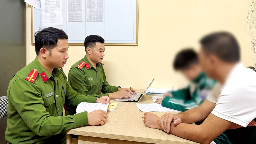 Không truy cứu trách nhiệm hình sự nam sinh lớp 8 dùng dao đâm rồi đẩy bạn xuống hồ ở Yên Bái- Ảnh 1. Không truy cứu trách nhiệm hình sự nam sinh lớp 8 dùng dao đâm rồi đẩy bạn xuống hồ ở Yên Bái- Ảnh 1.