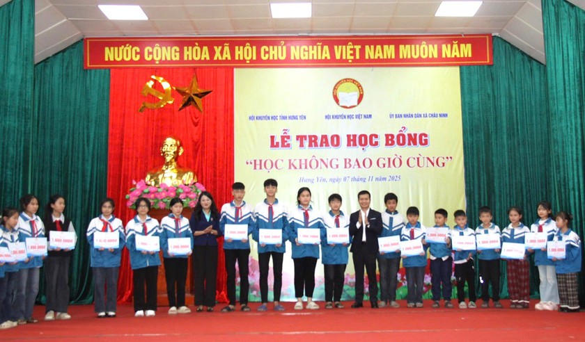 Trung ương Hội Khuyến học Việt Nam trao 250 suất học bổng "Học không bao giờ cùng" - Ảnh 5.